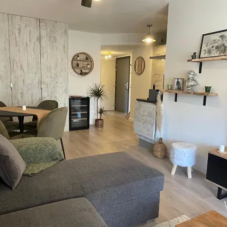 Apartment T2 Proche De La Et Au Calme
