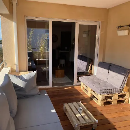 T2 Proche De La Et Au Calme Apartament