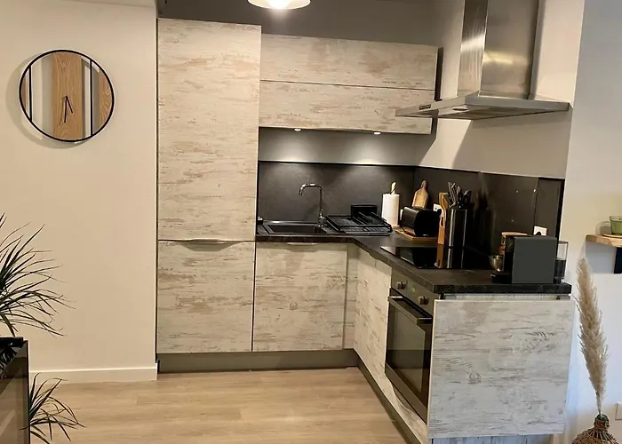 Appartement T2 Proche De La Et Au Calme *