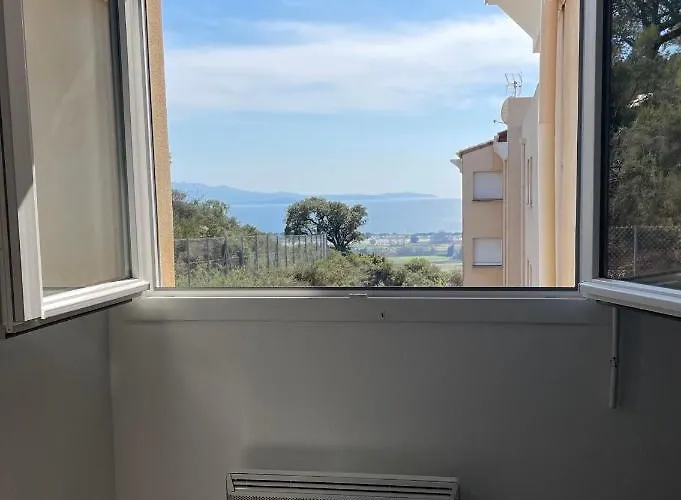 Appartement T2 Proche De La Et Au Calme Ajaccio (Corsica)